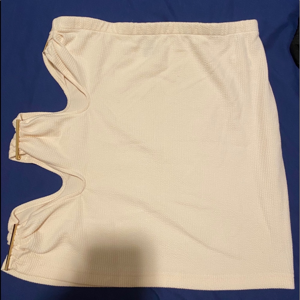 Open side skirt